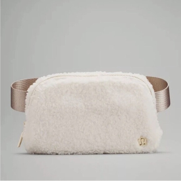Lululemon Everywhere Belt Bag Fleece Teddy Gold Hardware - Picture 1 of 6